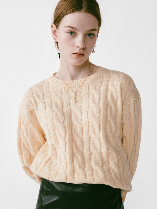 Round Cable Knit Cream