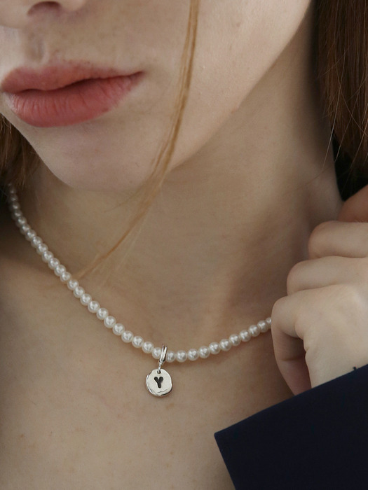 PEARL 조약돌 INITIAL NECKLACE