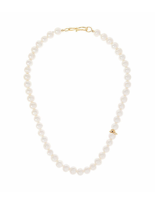 MUTE Bold Pearl Necklace