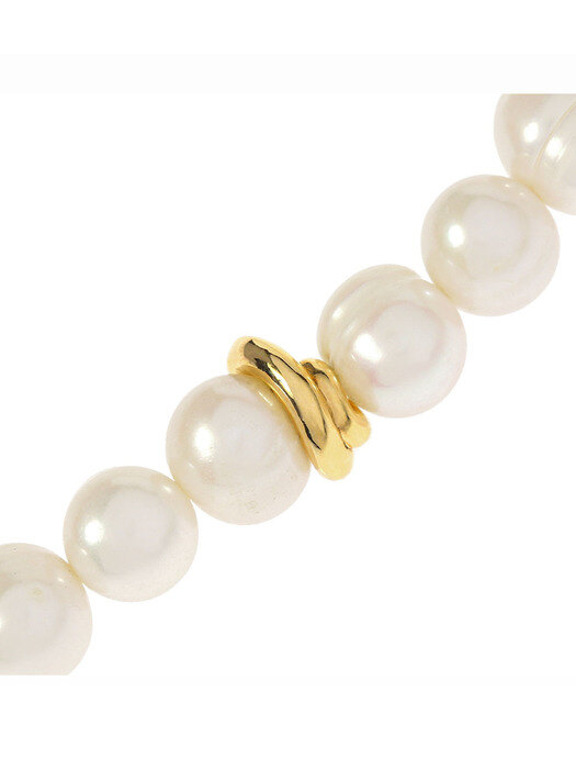 MUTE Bold Pearl Necklace