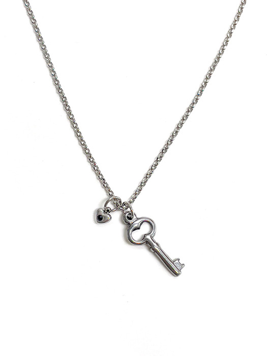 Key necklace with a black heart, Loyce