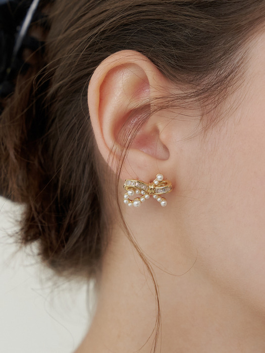 [단독]half pearl ribbon earring