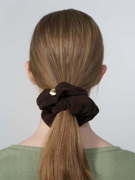 corduroy scrunchie - dark brown