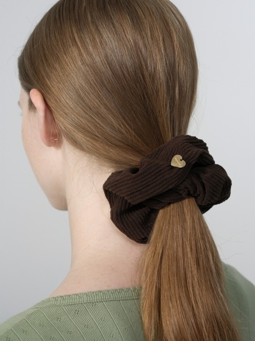 corduroy scrunchie - dark brown