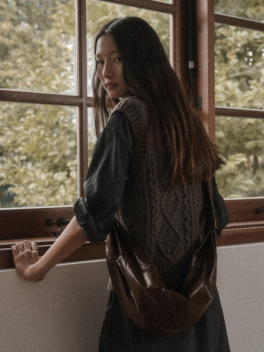 MOUNTAIN CABLE KNIT VEST_BROWN