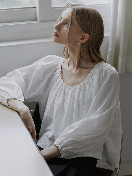 Della Shirring Off Shoulder Blouse [Ivory]