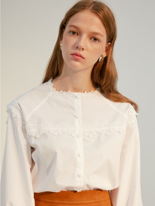 comos49 square-neck lace blouse (white)