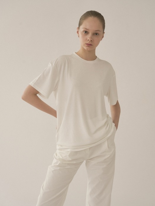 Soft cotton t-shirt in white 