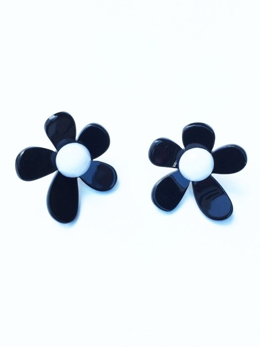 b&w flower earring