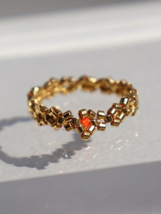 Gold daisy beads Ring
