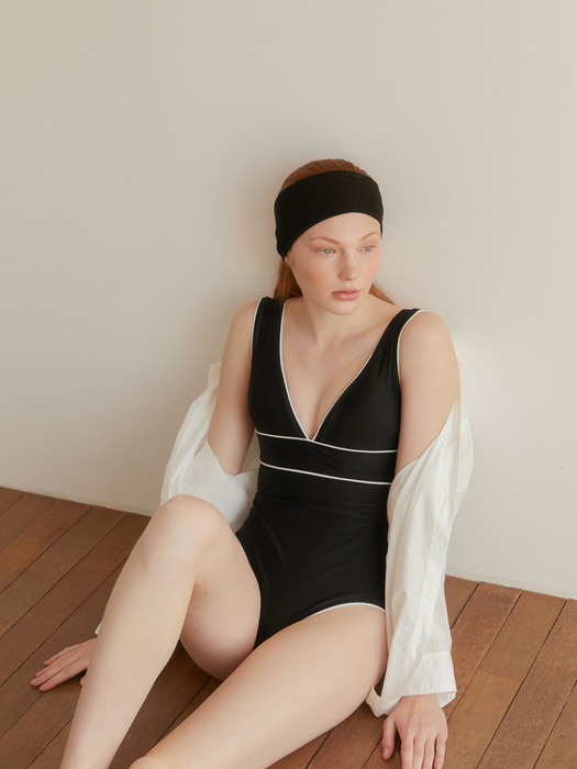 V-NECK PIPING ONE-PIECE - BLACK