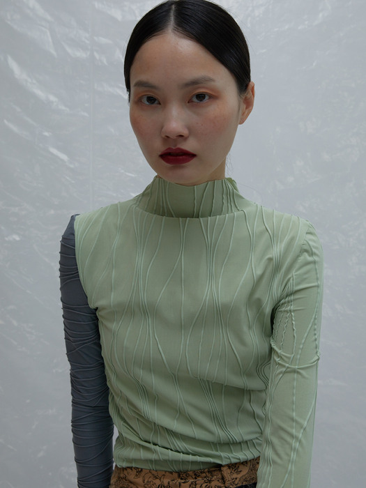 Wave line turtleneck light green