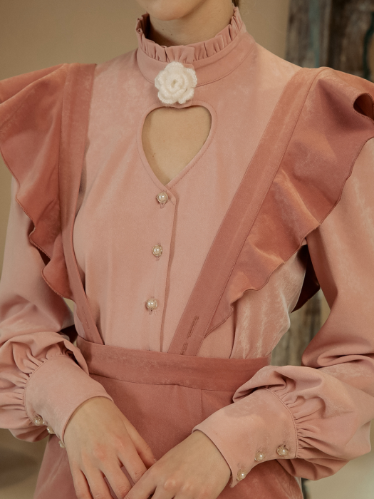Frilled neck Pink blouse