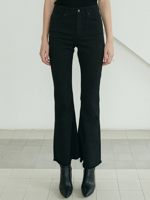 OU727 slim bootscut cotton pants (black)
