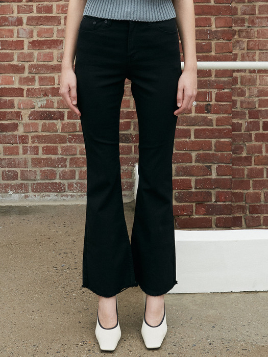 OU727 slim bootscut cotton pants (black)