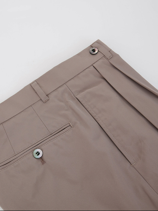 Essential cotton two tuck chino pants (khaki)