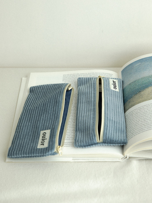 ouior flat pencil case - corduroy foggy blue (topside zipper)