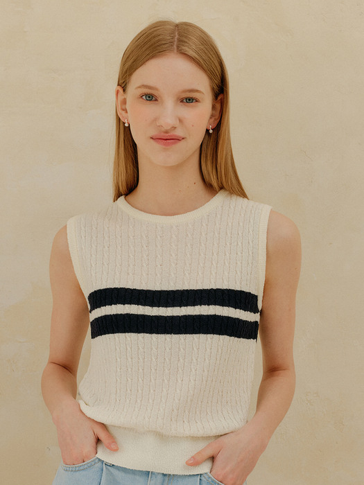CABLE SLEEVELESS KNIT_WHITE
