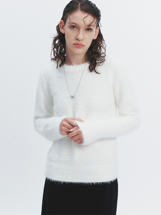 FLUFFY PULL OVER ROUND KNIT WHITE