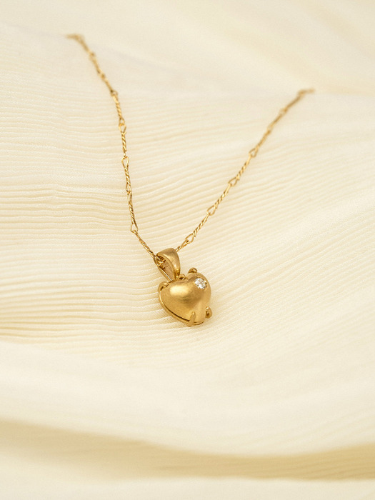 CARVING THIN CHAIN HEART  (white stone)