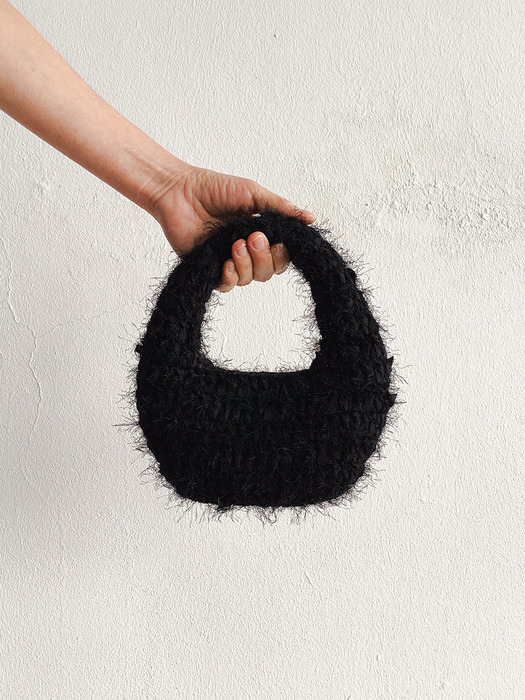 ROUND TOTE BAG - HAIRY BLACK