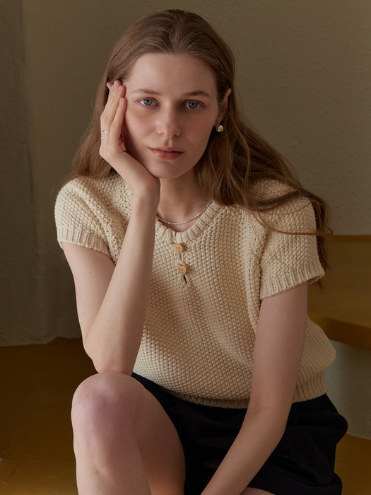 A WOOD BUTTON KNIT_IVORY