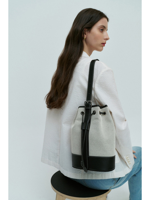 CLASSIC CANVAS BUCKET BAG BLACK_UDBA4E212BK