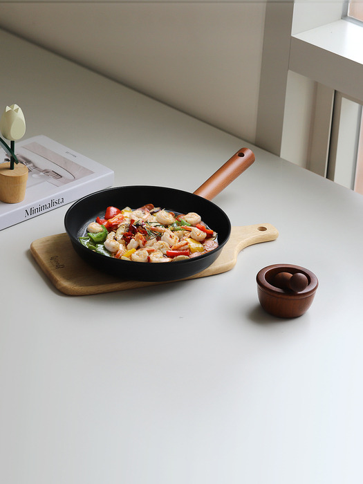 [오슬로] OSLO 느와르 블랙 IH 인덕션 겸용 우드핸들 국내생산 프라이팬 24cm