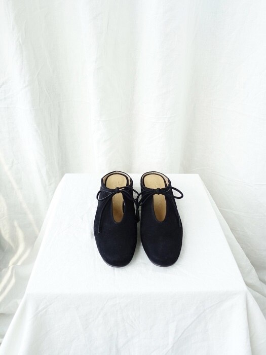 Slender ribbon mules Black