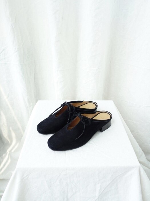 Slender ribbon mules Black