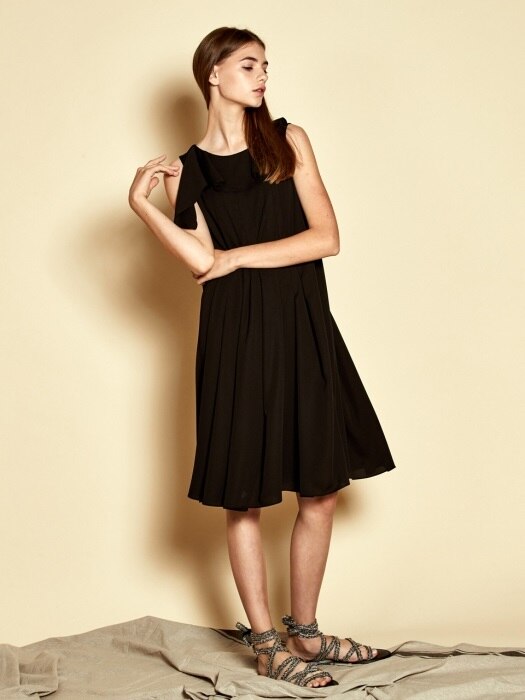 Sleeveless Frill Dress_ Black
