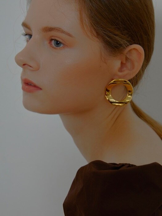  Unbalance Round Button Earrings_Gold