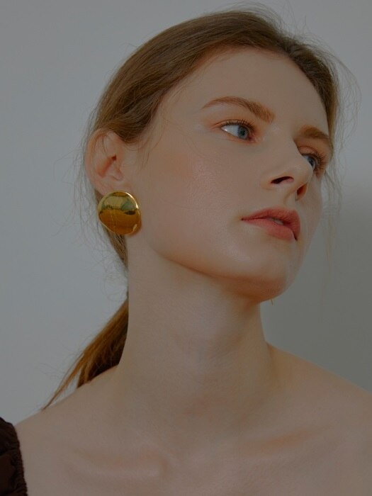  Unbalance Round Button Earrings_Gold