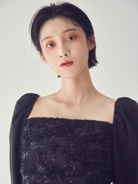 Square neck dress [Black]