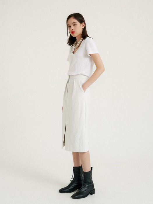 Butter leather crease skirt_White