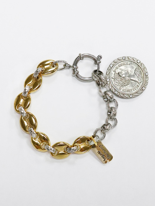 Volumous Queen coin bracelet