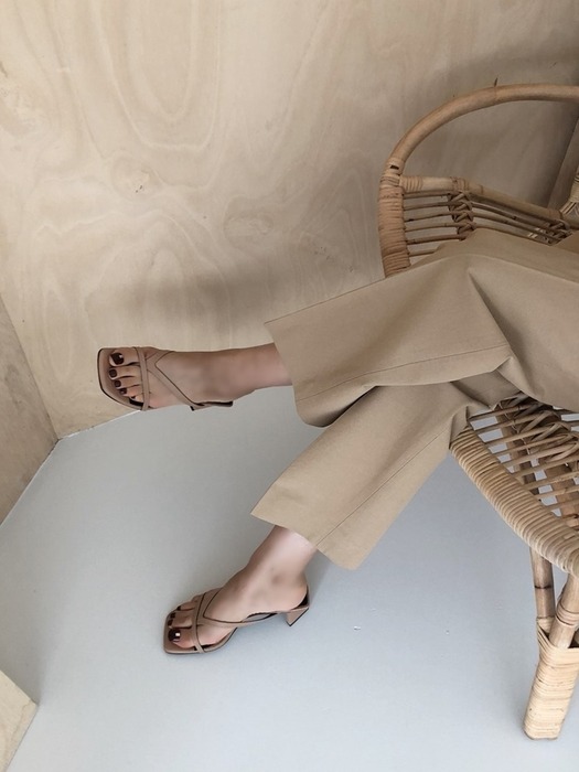 strap flip flop sandal_ beige