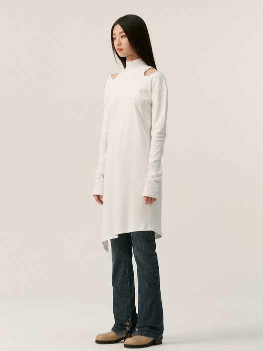 CUT-OUT TURTLE NECK DRESS, WHITE