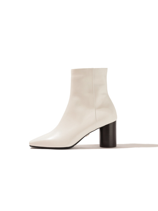 Standard ankle boots / ivory