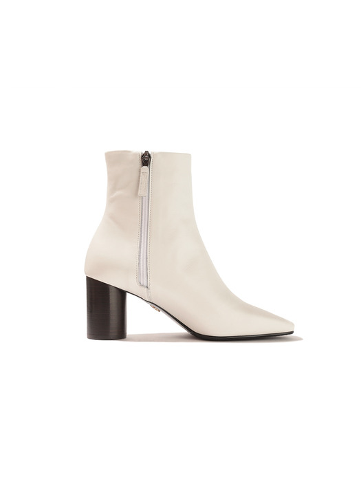 Standard ankle boots / ivory