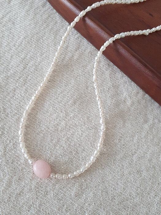 Amorce (pink)pearl necklace