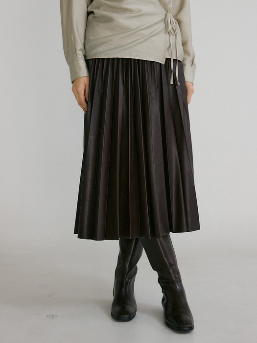 VEGAN LEATHER PLEATS LONG SKIRT (BROWN)