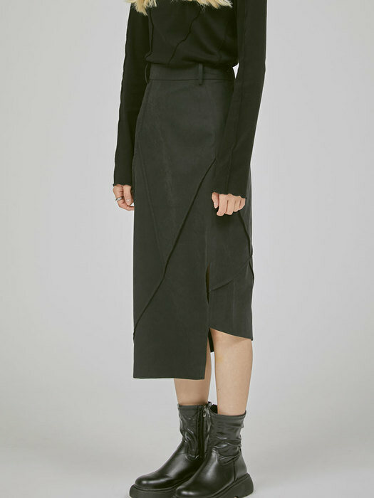 Black patch slit skirt