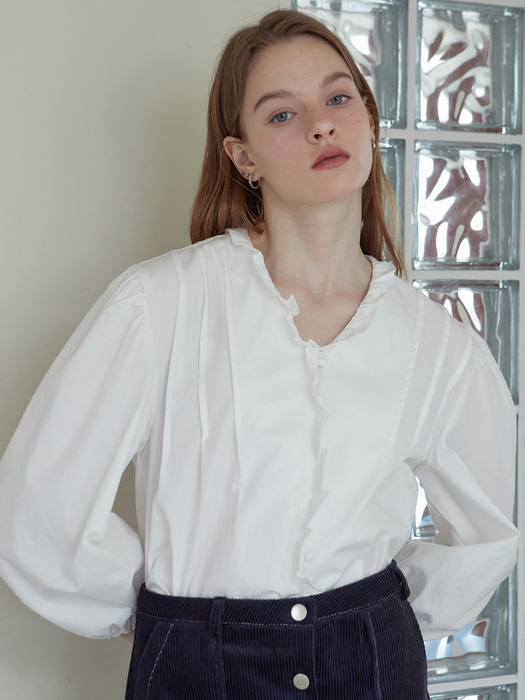 iuw1266 pintuck frill blouse (ivory)