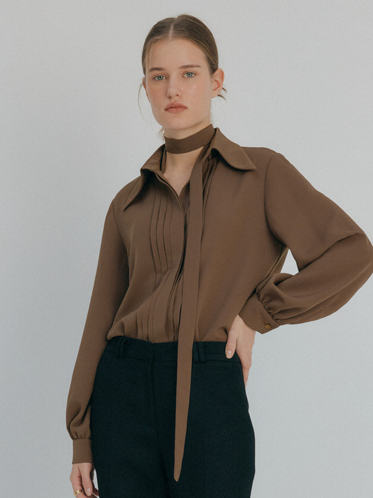 PIN TUCK PUSSYBOW BLOUSE - BROWN