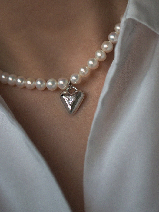 Triangle Heart Pearl Necklace