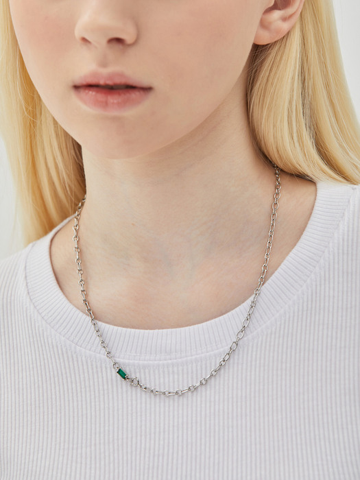 GREEN CUBIC PENDANT SURGICAL CHAIN NECKLACE