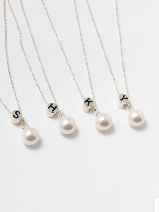 Initial pearl necklace_round