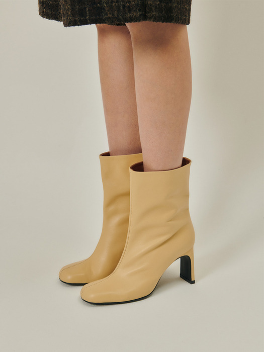 Seamed Straight Boots / BUTTER