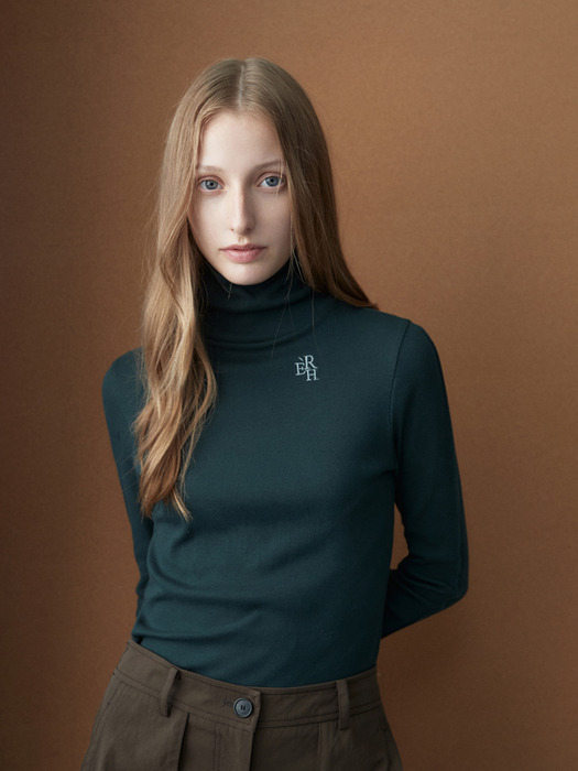 LOGO EMBROIDERED TURTLE NECK TOP BLUE GREEN